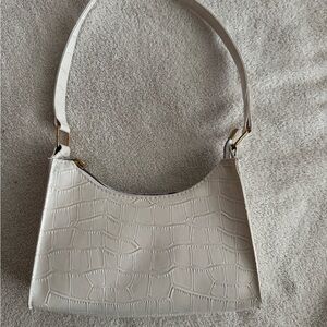 Elegant White Croc-Embossed Shoulder Bag